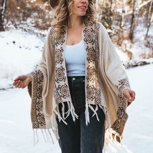 NWT Boho Western Oversized Fringed Poncho
